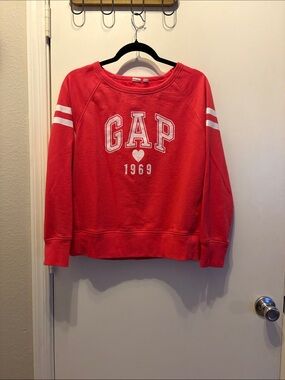 GAP Women’s Pink Logo Crew Sweatshirt with White Sleeve Stripes Size M